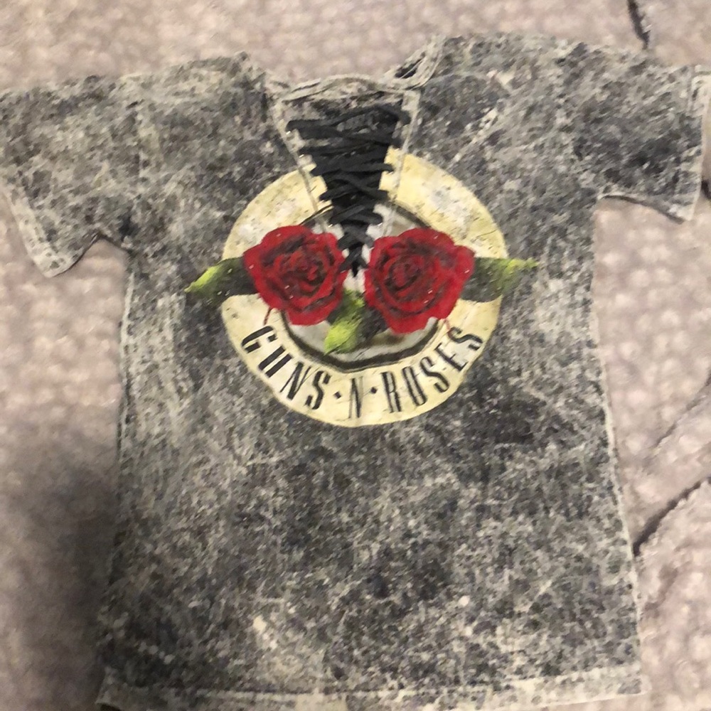 guns and roses graphic tee